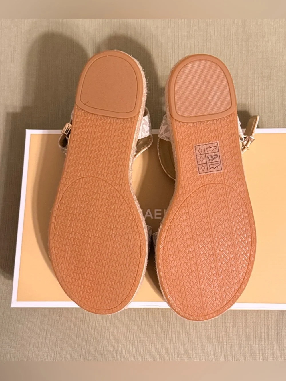 MICHAEL KORS Richie Signature Logo Espadrille Platform Sandals Sz 9.5 NEW - Picture 4 of 9